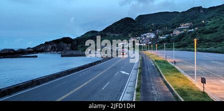 Autoroute côtière Shuinan-dong Taibu, ville de New Taipei - 28 juillet 2022 : route côtière Shuinan-dong Taibu, ville de New Taipei, Taïwan Banque D'Images