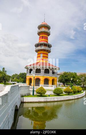 Ho Withun Thasana ou le Sages Lookout est une tour d'observatoire construite par le roi Chulalongkorn en 1881 à Bang Pa-In Palace Ayutthaya Thaïlande. Banque D'Images