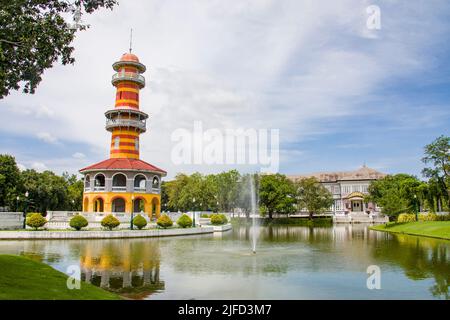 Ho Withun Thasana ou le Sages Lookout est une tour d'observatoire construite par le roi Chulalongkorn en 1881 à Bang Pa-In Palace Ayutthaya Thaïlande. Banque D'Images