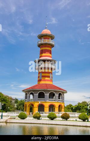 Ho Withun Thasana ou le Sages Lookout est une tour d'observatoire construite par le roi Chulalongkorn en 1881 à Bang Pa-In Palace Ayutthaya Thaïlande. Banque D'Images