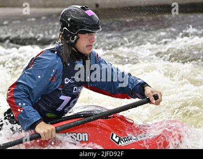 Nottingham, Royaume-Uni. 01st juillet 2022. Les Championnats du monde de canoë freestyle ICF 2022. National Water Sports Center, Holme Pierrepont Country Park.Landon Miller (Etats-Unis) pendant la finale masculine de canoë. Credit: Sport en images/Alamy Live News Banque D'Images