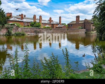 Dunham Massey Hall et douve dans le Grand Manchester, près d'Altrincham, dans le nord-ouest de l'Angleterre. Banque D'Images