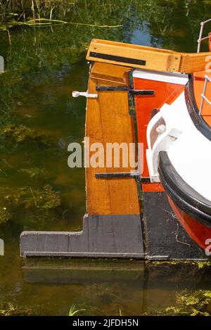 Enkhuizen, pays-Bas. Juin 2022. Gros plan du timon et de la barre d'une barge. Photo de haute qualité Banque D'Images