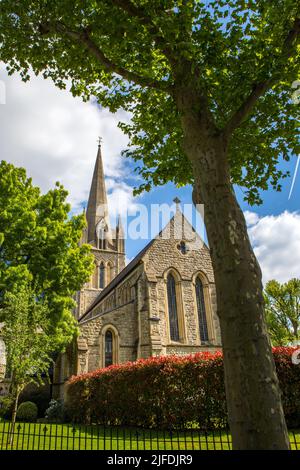 Une vue sur la magnifique St. Johns Notting Hill à Kensington, Londres, Royaume-Uni. Banque D'Images