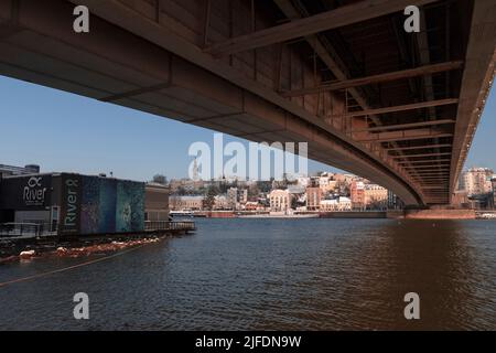 Serbie : vue sur le centre-ville de Belgrade de l'autre côté de la rivière Sava Banque D'Images