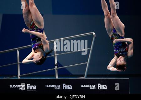 Budapest, Hongrie, 30th juin 2022. Sofia Lyskun et Kseniia Bailo, de l'Ukraine, participent à la finale synchronisée des femmes 10m le cinquième jour des Championnats du monde FINA 2022 de Budapest au complexe aquatique national Alfred Hajos à Budapest, Hongrie. 30 juin 2022. Crédit : Nikola Krstic/Alay Banque D'Images