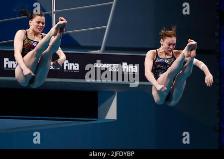 Budapest, Hongrie, 30th juin 2022. Sofia Lyskun et Kseniia Bailo, de l'Ukraine, participent à la finale synchronisée des femmes 10m le cinquième jour des Championnats du monde FINA 2022 de Budapest au complexe aquatique national Alfred Hajos à Budapest, Hongrie. 30 juin 2022. Crédit : Nikola Krstic/Alay Banque D'Images