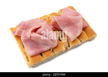 Jambon cuit sur tranche de pain de focaccia de Genova - vue du dessus isolée sur blanc avec le chemin d'écrêtage inclus. Banque D'Images