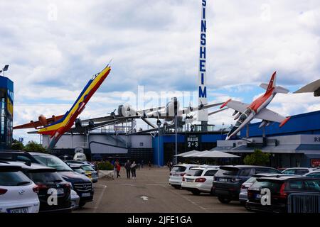 SINSHEIM, ALLEMAGNE - MAI 2022 : avions dans le musée de Sinsheim. Banque D'Images