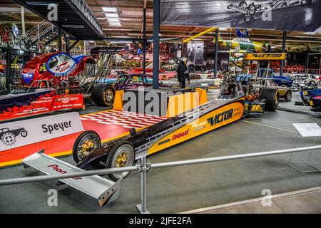 SINSHEIM, ALLEMAGNE - MAI 2022 : dragster à combustible jaune noir Victor 2001 Banque D'Images