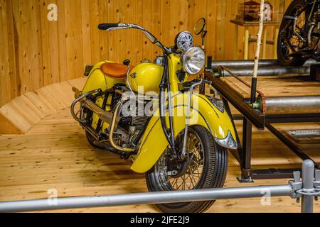 SINSHEIM, ALLEMAGNE - MAI 2022: Moto-moto jaune Indian Scout 37 1928 18ps Banque D'Images