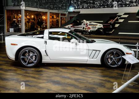 SINSHEIM, ALLEMAGNE - MAI 2022 : cabrio blanc Corvette C6 2005 de Chevrolet Banque D'Images