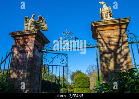 Entrée dans le magnifique jardin Bridge End à Saffron Walden, Essex, Royaume-Uni. Banque D'Images