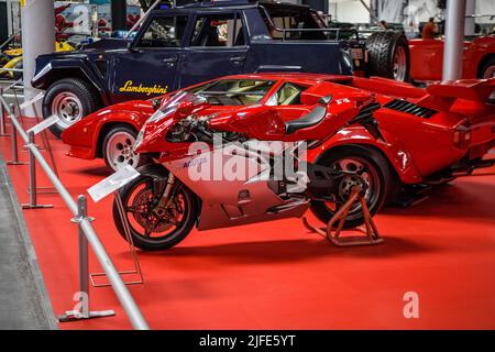 SINSHEIM, ALLEMAGNE - MAI 2022 : moto rouge sport Honda CBR 1000 RR 2008 190PS Banque D'Images