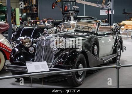 SINSHEIM, ALLEMAGNE - MAI 2022: Gris noir Horch 853 A 1938 cabrio 120PS Banque D'Images