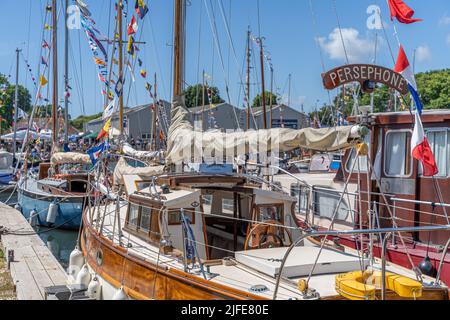 Le week-end du festival de bateau classique coloré à Birdham Pool Marina, Birdham près de Chichester dans West Sussex Banque D'Images