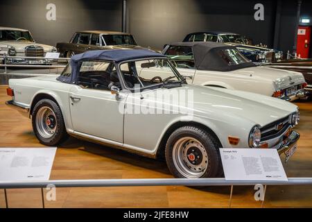 SINSHEIM, ALLEMAGNE - MAI 2022: White Triumph TR 6 cabrio 1971 180PS Banque D'Images