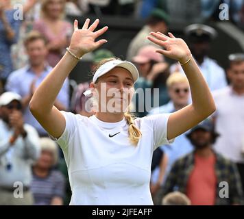 Londres, GBR. 02nd juillet 2022. London Wimbledon Championships Day 6 02/07/2022 Amanda Anisiomova (Etats-Unis) remporte le troisième match en battant Coco Gauff crédit: Roger Parker/Alay Live News Banque D'Images