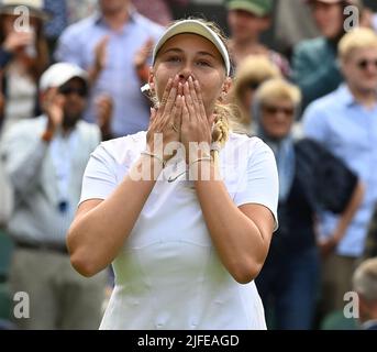 Londres, GBR. 02nd juillet 2022. London Wimbledon Championships Day 6 02/07/2022 Amanda Anisiomova (Etats-Unis) remporte le troisième match en battant Coco Gauff crédit: Roger Parker/Alay Live News Banque D'Images