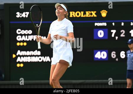 Londres, GBR. 02nd juillet 2022. London Wimbledon Championships Day 6 02/07/2022 Amanda Anisiomova (Etats-Unis) remporte le troisième match en battant Coco Gauff crédit: Roger Parker/Alay Live News Banque D'Images