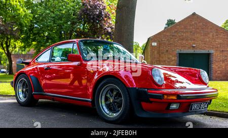 1981 Porsche 911 3,3 litre 'VKU 804' exposée au Scramble de juin qui s'est tenu au Bicester Heritage Centre le 19th juin 2022 Banque D'Images