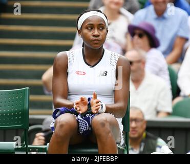 Londres, GBR. 02nd juillet 2022. London Wimbledon Championships Day 6 02/07/2022 Amanda Anisiomova (Etats-Unis) remporte le troisième match en battant Coco Gauff crédit: Roger Parker/Alay Live News Banque D'Images