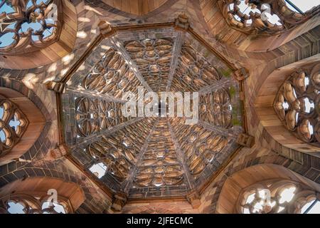 Vue depuis le hall de l'octogone jusqu'à l'espire de la cathédrale de Fribourg. Baden Wuerttemberg, Allemagne, Europe Banque D'Images