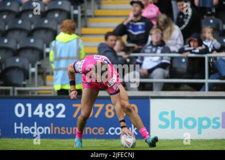 Hull, Royaume-Uni. 02nd juillet 2022. The MKM Stadium, West Park, Hull, East Yorkshire, 2nd juillet 2022. Betfred Super League Hull FC vs Leeds Rhinos Ash Handley de Leeds Rhinos marque son essai de 5th contre Hull FC. Crédit : Touchlinepics/Alamy Live News Banque D'Images