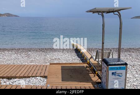 Aide à la mobilité de Seatrac pour les nageurs qui entrent dans la mer Banque D'Images