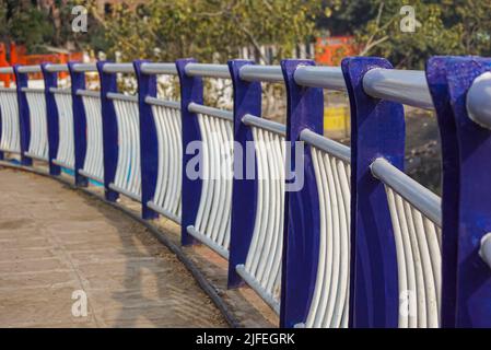 Anand Mohan Mathur Jhula Pul est un pont public suspendu pour piétons à Indore, dans le Madhya Pradesh, en Inde. Banque D'Images