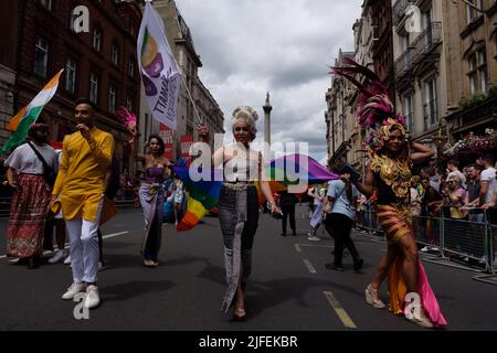 Londres, Royaume-Uni. 2nd juillet 2022. Les gens assistent à la parade de la fierté 2022 à Londres. Crédit: Joao Daniel Pereira crédit: DaN Pearson/Alay Live News Banque D'Images