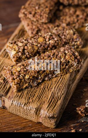 barres de céréales saines (muesli ou barres de céréales). Ensemble de barres énergétiques, sportives, de petit déjeuner et de protéines. Banque D'Images