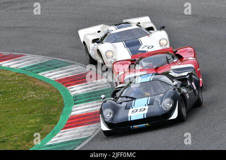 Scarperia, 3 avril 2022: Lola T70 Mk III année 1969 en action pendant Mugello Classic 2022 au circuit Mugello en Italie. Banque D'Images