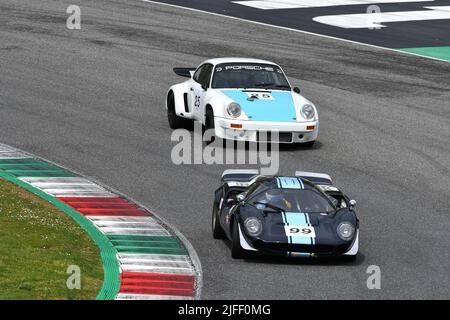 Scarperia, 3 avril 2022: Lola T70 Mk III année 1969 en action pendant Mugello Classic 2022 au circuit Mugello en Italie. Banque D'Images