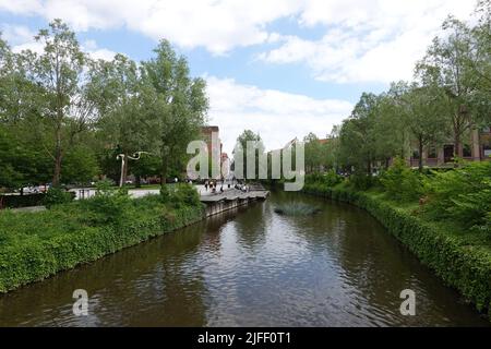 Aarhus, Danemark. 10th juin 2022. Cours d'eau Aarhus Å à la promenade Åboulevarden. Credit: Kathrin Deckart/dpa/Alay Live News Banque D'Images