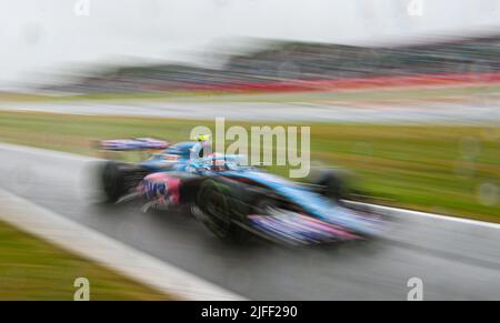 Esteban Ocon d’Alpine lors de ses qualifications avant le Grand Prix britannique 2022 à Silverstone, à Towcester. Date de la photo: Samedi 2 juillet 2022. Banque D'Images