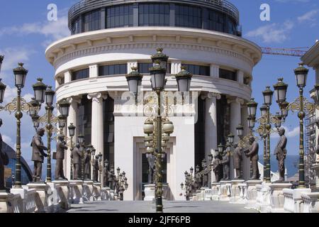 Macédoine du Nord, Skopje, Art Bridge, police financière, Banque D'Images