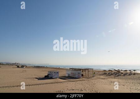 Valence, Espagne. 29th juin 2022. Vue sur la plage de Patacona. Les plages de Valence sont l'une des principales attractions touristiques de la ville. (Photo de Xisco Navarro/SOPA Images/Sipa USA) crédit: SIPA USA/Alay Live News Banque D'Images