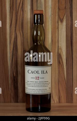 Bouteille de whisky écossais single malt Caol Ila âgé de 12 ans originaire d'Islay, Écosse Banque D'Images