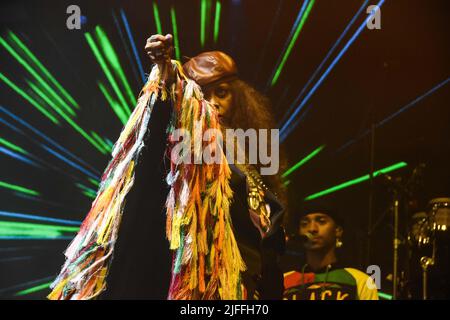 Glynde, Angleterre, Royaume-Uni. 2nd juillet 2022. Erykah Badu fait les titres sur la scène principale samedi au Love Supreme Festival à Glynde, dans l'est du Sussex. Le festival a vu un mélange de Jazz, Funk et Soul actes. (Image de crédit : © Rod Harbinson/ZUMA Press Wire) Banque D'Images