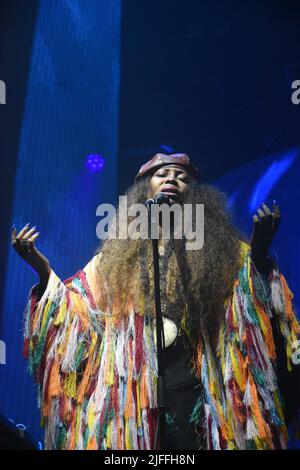 Glynde, Angleterre, Royaume-Uni. 2nd juillet 2022. Erykah Badu fait les titres sur la scène principale samedi au Love Supreme Festival à Glynde, dans l'est du Sussex. Le festival a vu un mélange de Jazz, Funk et Soul actes. (Image de crédit : © Rod Harbinson/ZUMA Press Wire) Banque D'Images