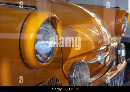 Trabant 600 sur une exposition permanente de voiture classique sur une station-service de Moya sur une autoroute S8 près de Rawa Mazowiecka, Pologne Banque D'Images