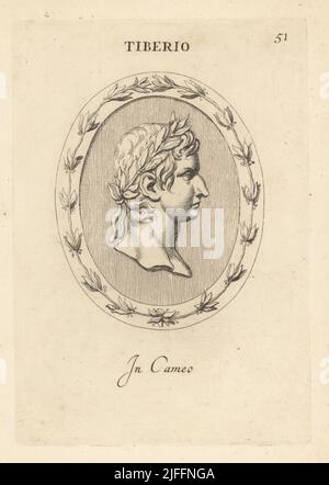 Tiberius Caesar Augustus, second empereur romain, 42 av. J.-C. – AD 37. Succéda à son beau-père, le premier empereur romain Auguste. Dans la couronne de Laurier. Tiberio. En caméo. Gravure de coperplate par Giovanni Battista Galestuzzi d'après Leonardo Agostini de gemmae et Sculpturae Antiquae Depitti ab Leonardo Augustino Senesi, Abraham Blooteling, Amsterdam, 1685. Banque D'Images