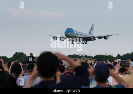 Air Force One transportant le président américain Joe Biden arrive à la base aérienne de Yokota, Fussa, Tokyo, Japon. Banque D'Images