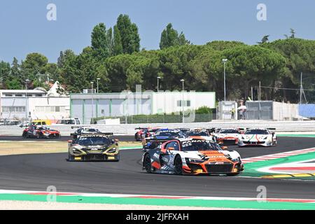 Misano, Italie. 02nd juillet 2022. Fanatec GT World Challange - Misano COURSE 1 Team WRT Audi R8 LMS evo II GT3 Charles Weerts crédit: Independent photo Agency/Alay Live News Banque D'Images