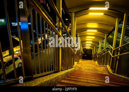 Pont suspendu à côté du centre commercial ferroviaire situé le long de Upper Bukit Timah Road. Banque D'Images