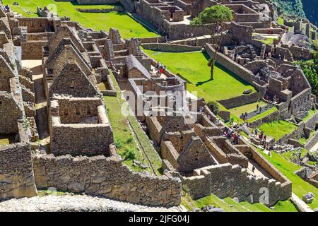 Gros plan de l'architecture du Machu Picchu avec temple du soleil, sanctuaire historique du Machu Picchu, Cusco, Pérou. Banque D'Images