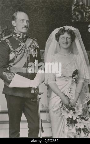 Prince Arthur de Connaught, 1883-1938. Officier militaire britannique et petit-fils de la reine Victoria. Photo avec la femme princesse Alexandra à leur mariage le 15 octobre 1913. Elle était sa cousine, 2nd duchesse de Fife. 1891-1959. Banque D'Images