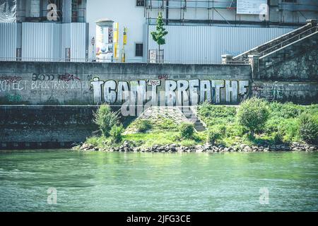 un graffiti avec le lettrage "je ne peux pas respirer" sur le béton sur la rive du danube à ratisbonne Banque D'Images