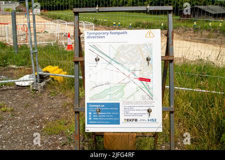 Wendover, Buckinghamshire, Royaume-Uni. 1st juillet 2022. Un autre sentier fermé en HS2. Les habitants de la région sont très affligés par l'impact de HS2 sur Wendover et les environs de vastes zones de campagne ont été saisies par HS2, car ils ont coupé des arbres et détruit des habitats fauniques. Crédit : Maureen McLean/Alay Banque D'Images